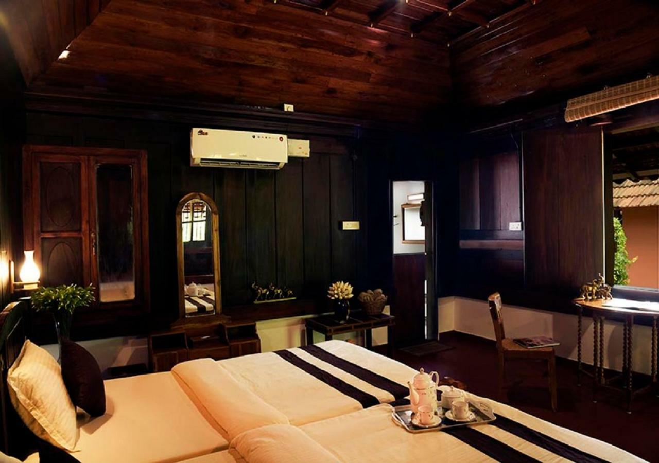 Stayvista At La Riva Heritage Villa With Bicycle アーラップーザ県 エクステリア 写真