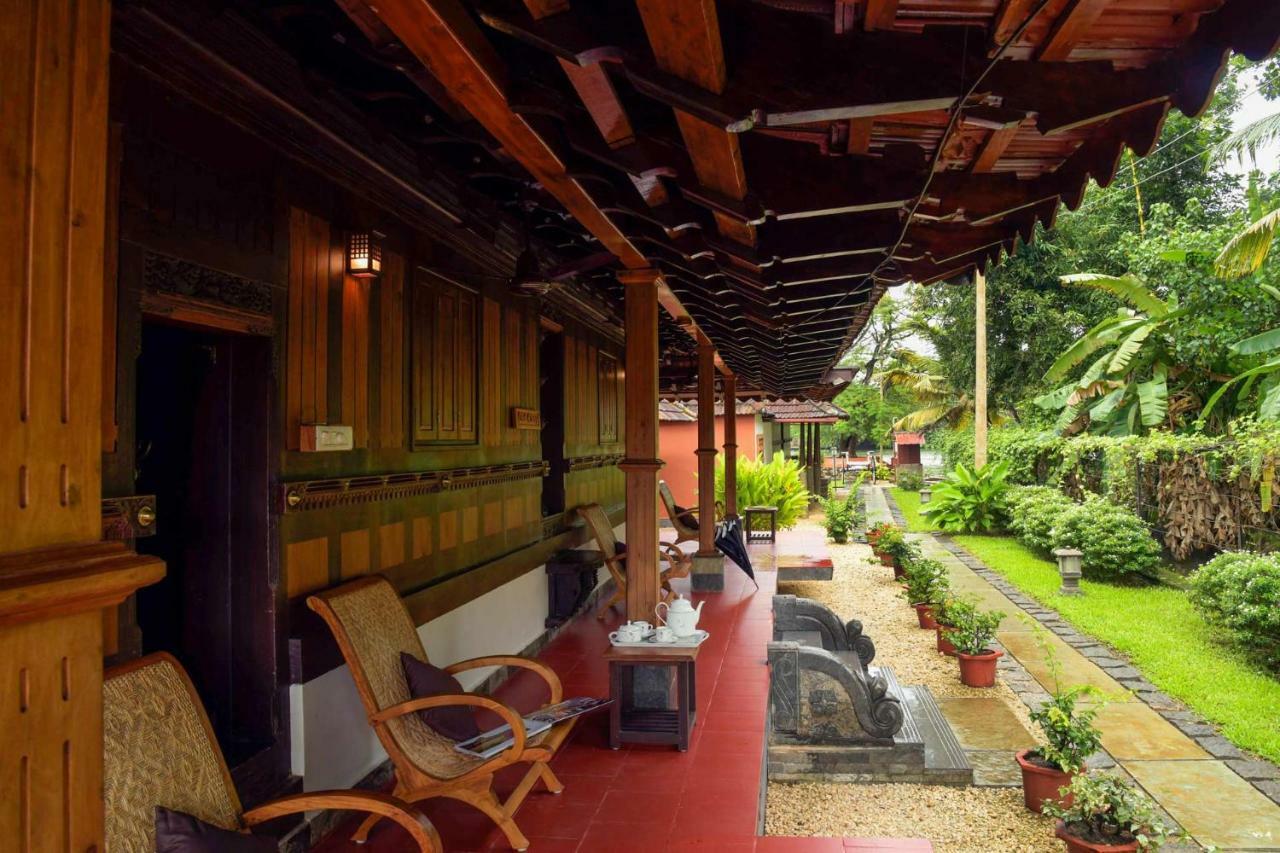 Stayvista At La Riva Heritage Villa With Bicycle アーラップーザ県 エクステリア 写真